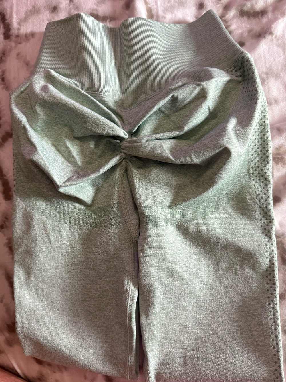 Lilia’s Active Sage Green Seamless Leggings - Picture 2 of 5